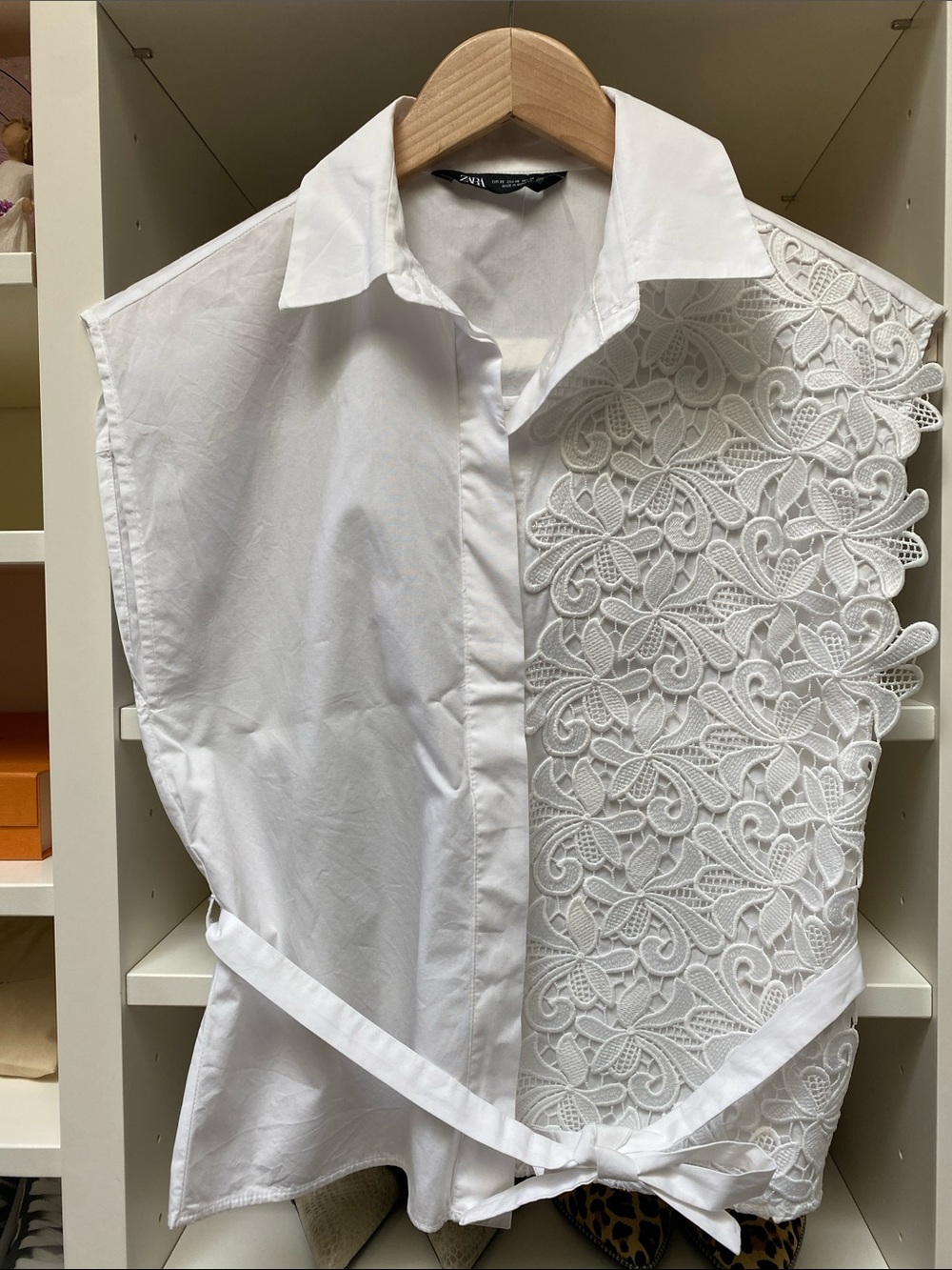 Zara White Sleeveless Lace-Panel Tie-Front Button Down Shirt. Like NEW. Size XS
